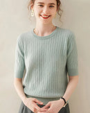 Woman brunching in the 100 % Cashmere Short-Sleeve Pullover, 19-micron Mongolian fibers and boxy cropped cut give luxe polish—your breathable 70-85 °F summer-to-fall staple.