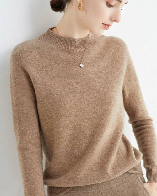 Ultra-fine 100 % merino-wool turtleneck jumper in heather charcoal, lightweight 19.5-micron knit—breathable base layer for winter commutes.