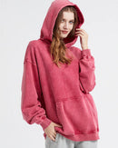 Woman lounging in the 100-Cotton Retro Thickened Hoodie, 420 g brushed fleece and acid-wash finish give lived-in 90s vibes—your cozy yet breathable 55-70 °F spring-fall layer.