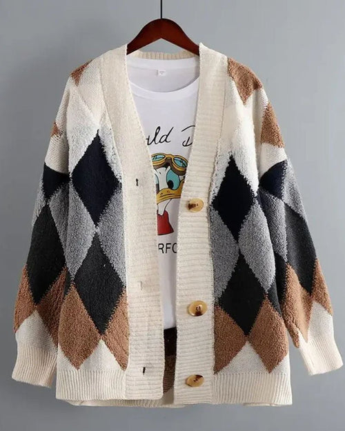 Woman layering the Fleece Patchwork Vintage V-Neck Short Cardigan, recycled-polyester fleece quilt and retro color-block give cabin vibes—your wind-proof 55-70 °F spring-fall layer that doubles as a statement piece on campus nights.
