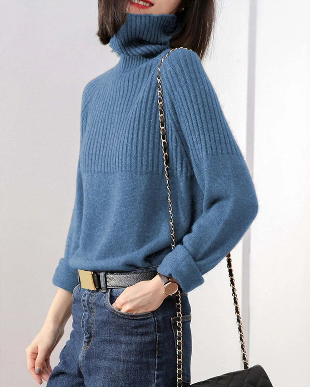 Woman heading to work in a Thick Turtleneck Wool Sweater, 19.5-micron 100 % Merino rib drapes like jersey—your polished yet cozy 45-65 °F fall-to-spring commuter layer