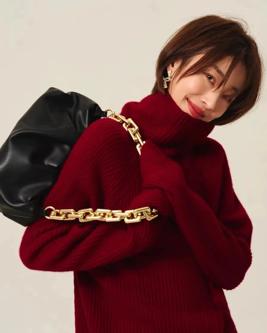  Women's red cashmere retro sweater - high turtleneck, thick knit and loose fit, perfect for cozy autumn/winter casual wear or vintage-inspired looks.