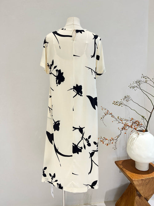Loose-Fit Straight-Cut Short-Sleeve Silk Dress