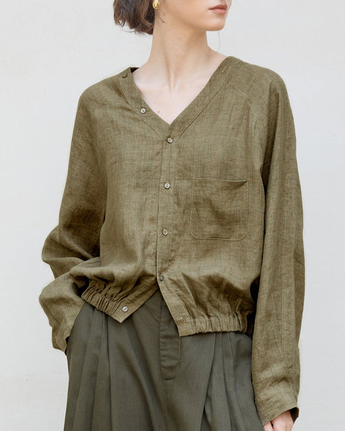 Elevate your wardrobe with our relaxed linen V-neck button top.Shop Gentle Herd for minimalist luxury.