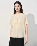 Luxurious and comfortable mulberry silk t-shirt for women. This pleated loose top combines a relaxed round neck cut with premium silk fabric, ideal for staying cool and stylish during hot weather or casual outings.