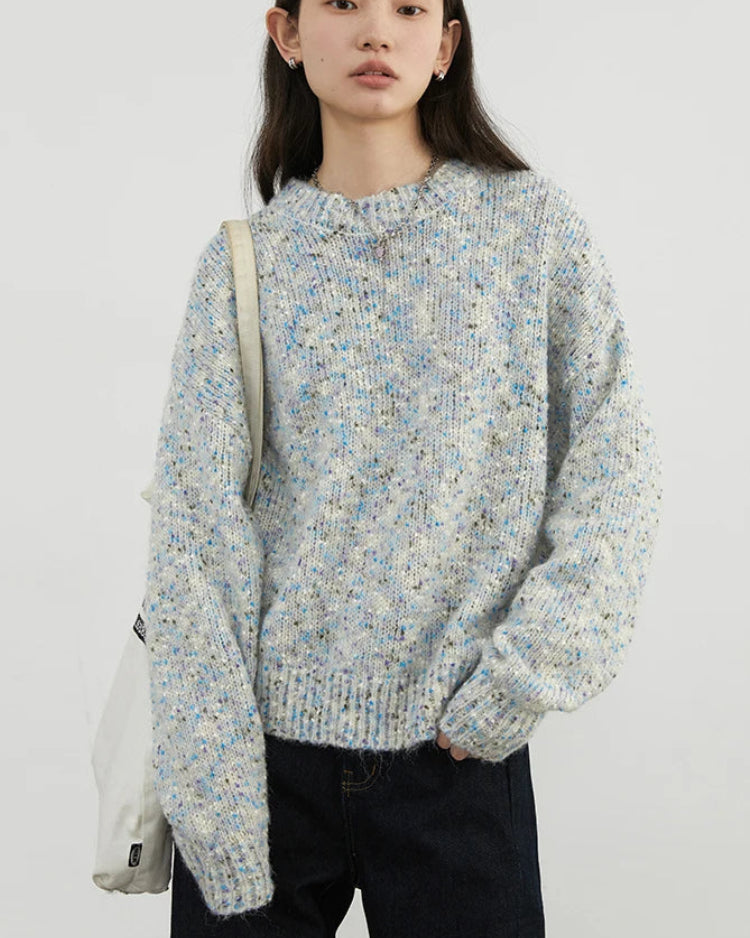 Relaxed women's knit pullover with O-neck, dot texture, and elongated silhouette. Breathable poly-wool blend for effortless autumn-winter layering.

