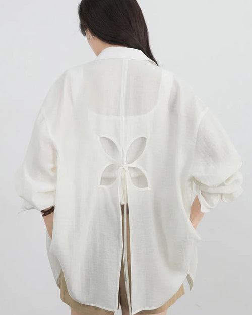 Loose-Fitting Long-Sleeved Shirt With Open Back