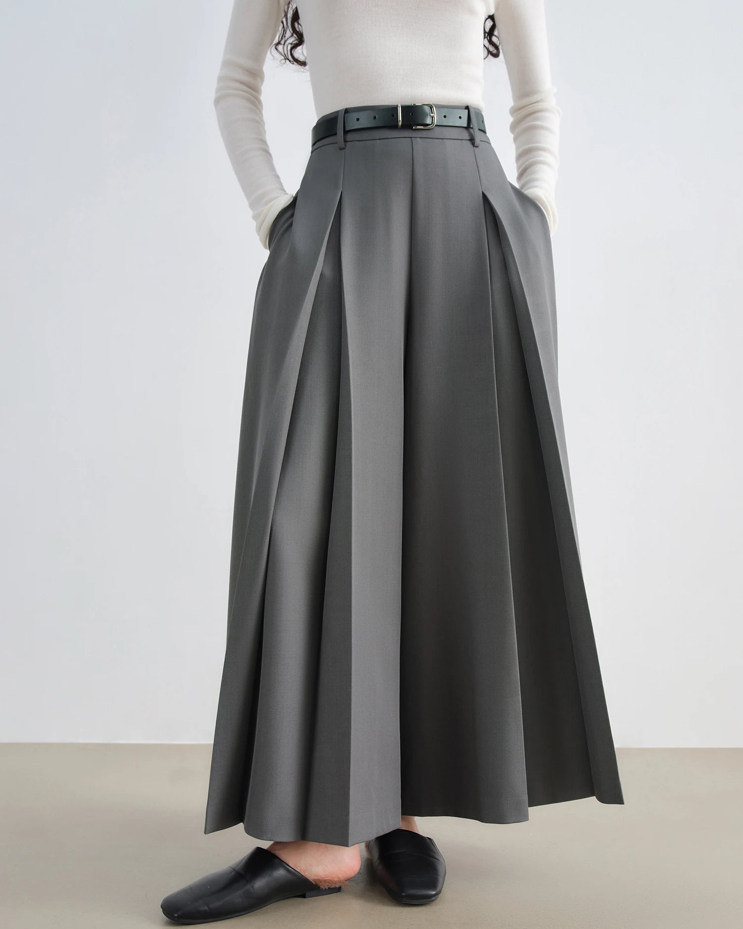 Women's high-waisted pleated wide-leg pants, featuring breathable polyester-spandex blend and structured front pleats for polished office-ready style or evening outings.