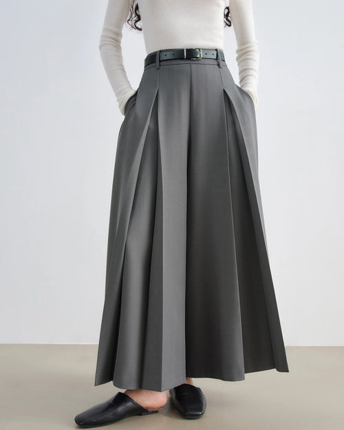 Women's high-waisted pleated wide-leg pants, featuring breathable polyester-spandex blend and structured front pleats for polished office-ready style or evening outings.