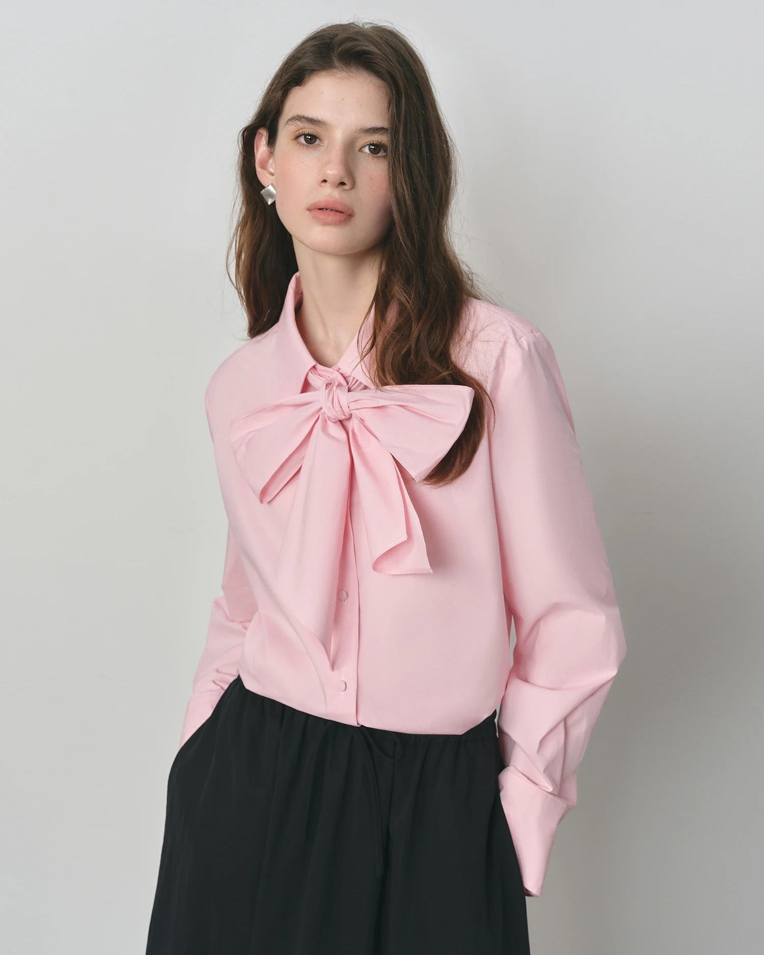 A relaxed, feminine long-sleeve top in pure cotton broadcloth. Effortless style for office and everyday wear.