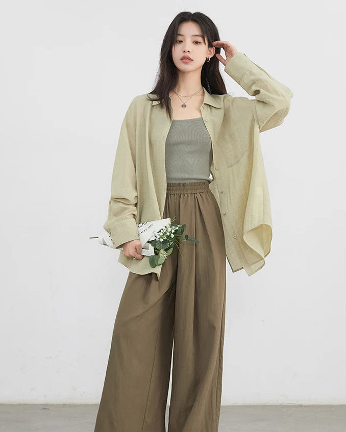 Loose-Fitting Long-Sleeved Shirt With Open Back