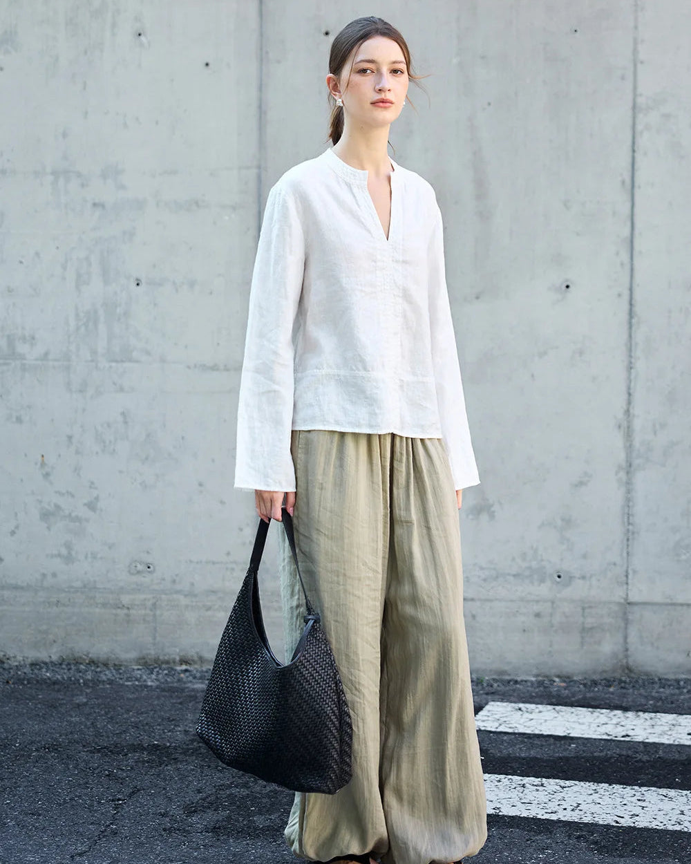 Loose-Fit Linen V-Neck Long-Sleeve Shirt