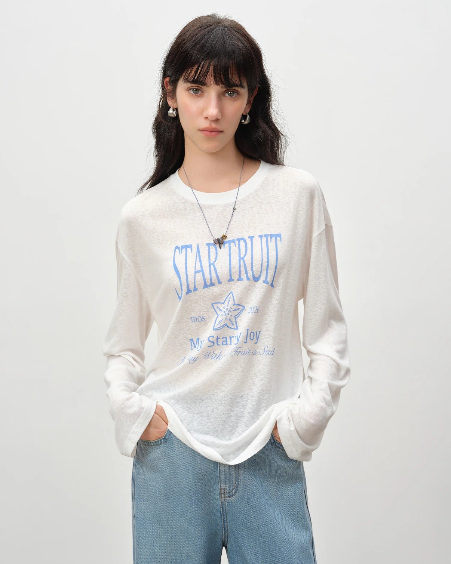 Women's white letter print long-sleeve T-shirt, featuring breathable linen-blend fabric and relaxed silhouette for effortless spring casual style or weekend outings.