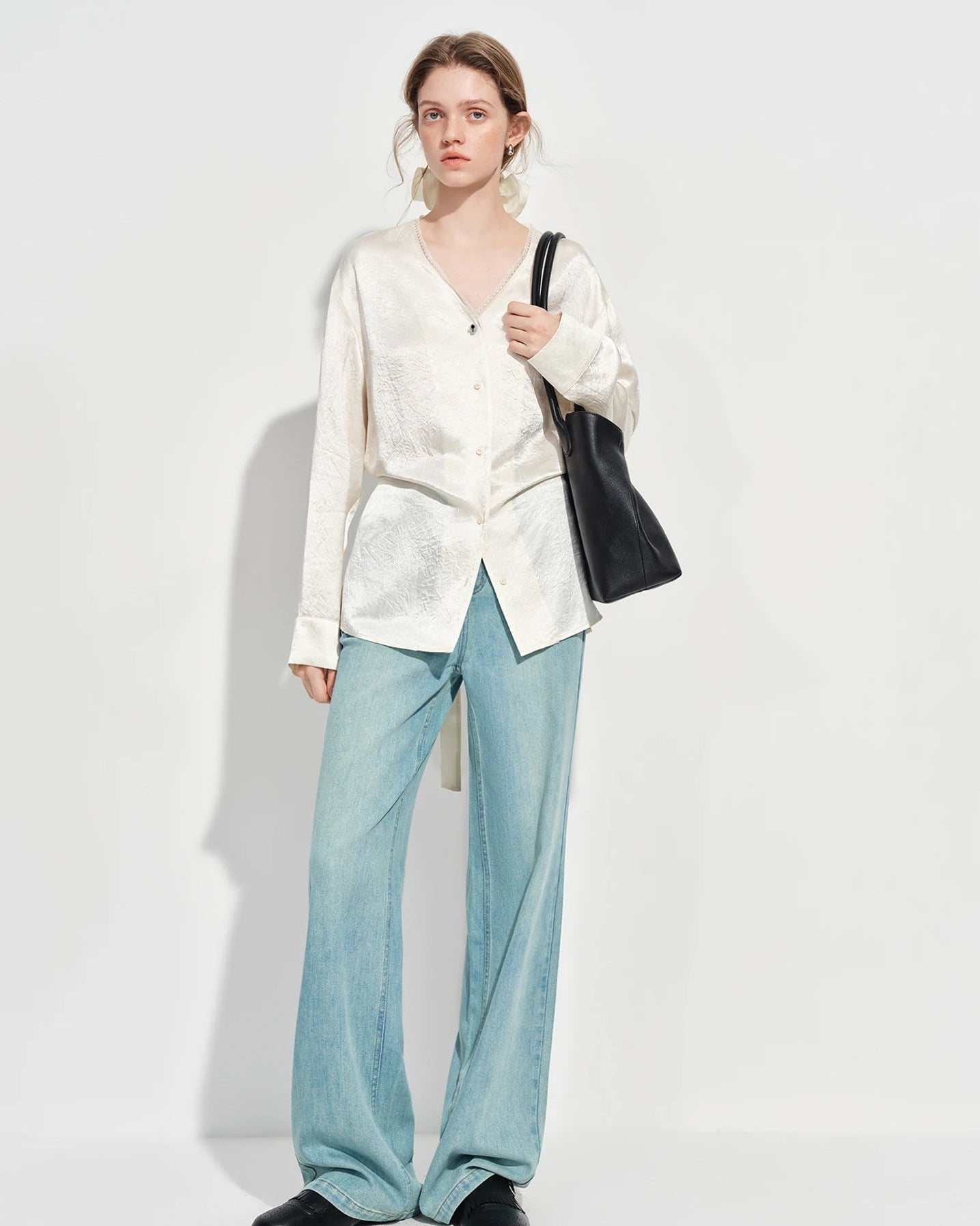 Loose-Fitting High-Waisted Straight-Leg Jeans