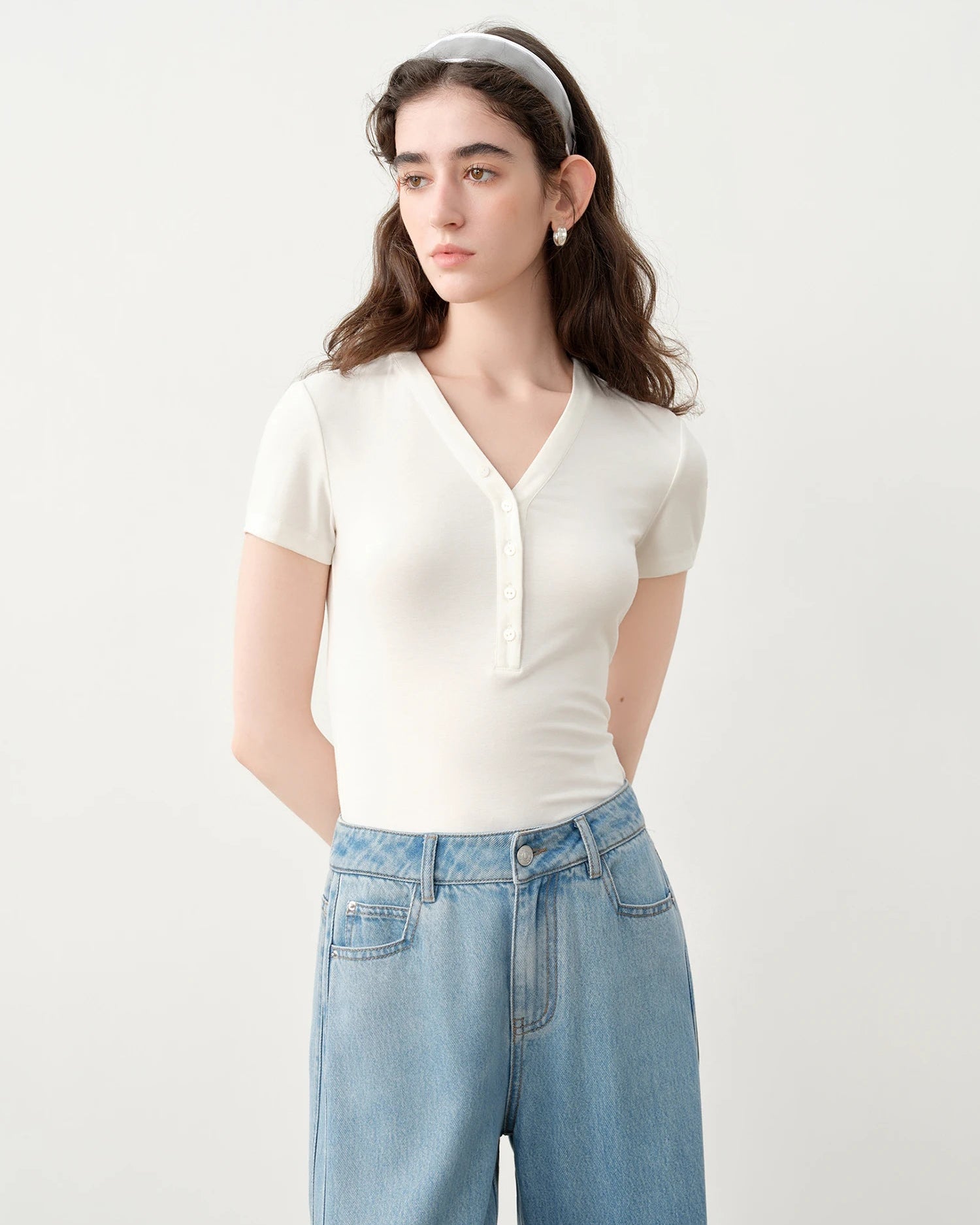 Slim V-Neck Knit Short Sleeve Top