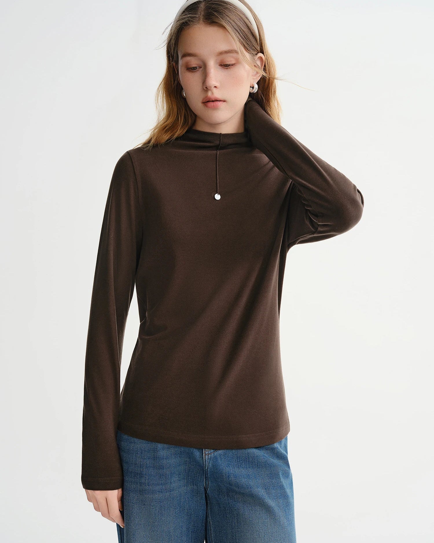 Antibacterial turtleneck layering top in soft regenerated cellulose blend with slight stretch. Skin-friendly, versatile base layer for winter commuting.