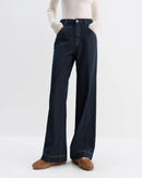  Premium high-waisted straight-leg cropped jeans crafted for a modern fit, offering a structured waistline and versatile comfort for your lounging needs or daily activities.