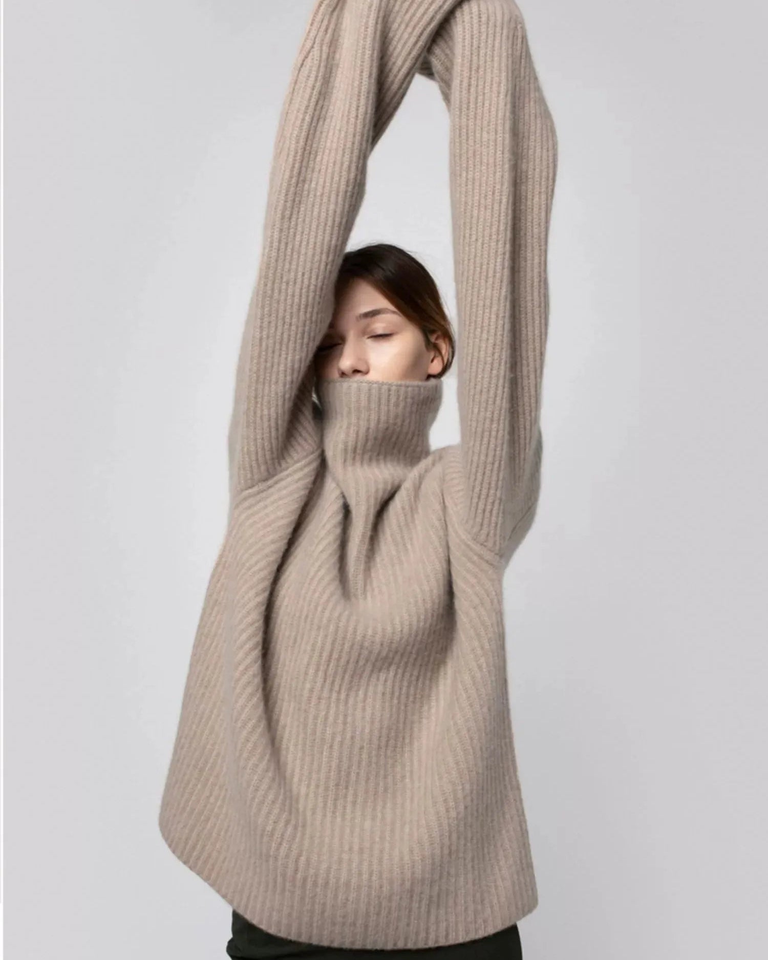 Turtleneck Loose-Fit Cashmere Sweater