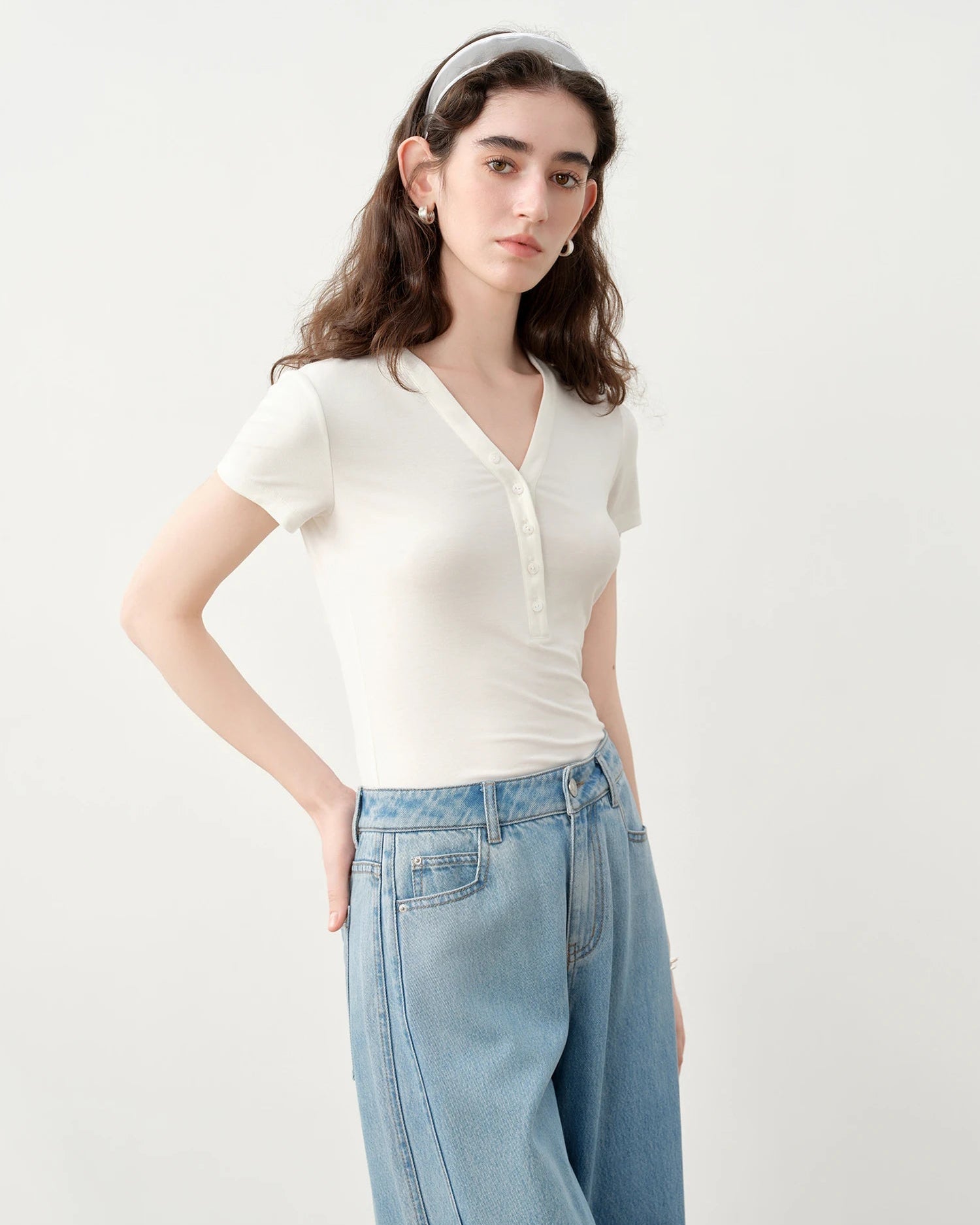Slim V-Neck Knit Short Sleeve Top