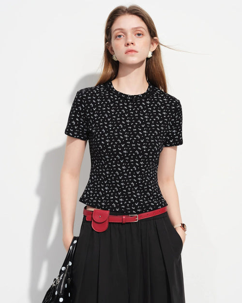  Premium black slim-fit floral short-sleeve t-shirt crafted from breathable pique cotton blend, offering a refined texture and stretchy comfort for a polished casual look.