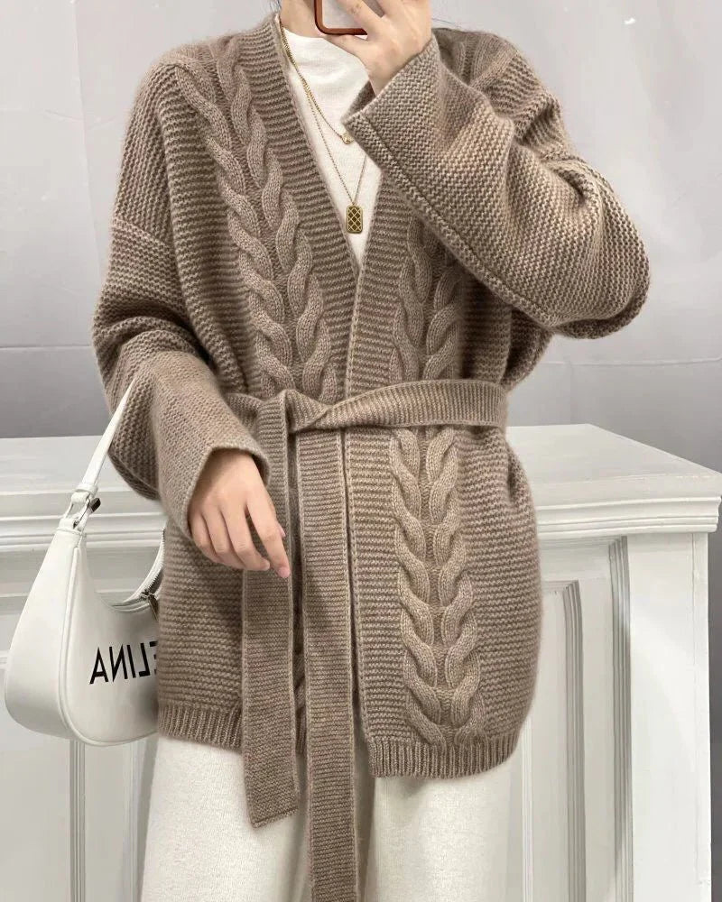 Gentle Short Cable Wool Cardigan