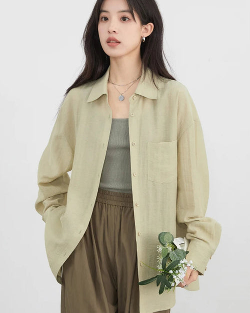 Loose-Fitting Long-Sleeved Shirt With Open Back