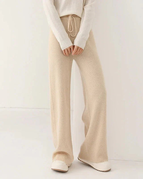 Woman heading to work in 100 % Merino-Wool Knitted Wide-Leg Trousers, 19.5 micron superfine knit drapes like jersey—your polished yet cozy 45-65 °F fall-to-spring commuter layer.
