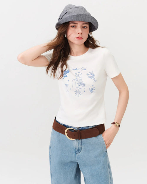 Cropped short-sleeve T-shirt made from a soft cotton-spandex blend. This fitted tee features a straight cut silhouette and a flattering cropped length, perfect for pairing with high-waist jeans or skirts for a casual summer look.