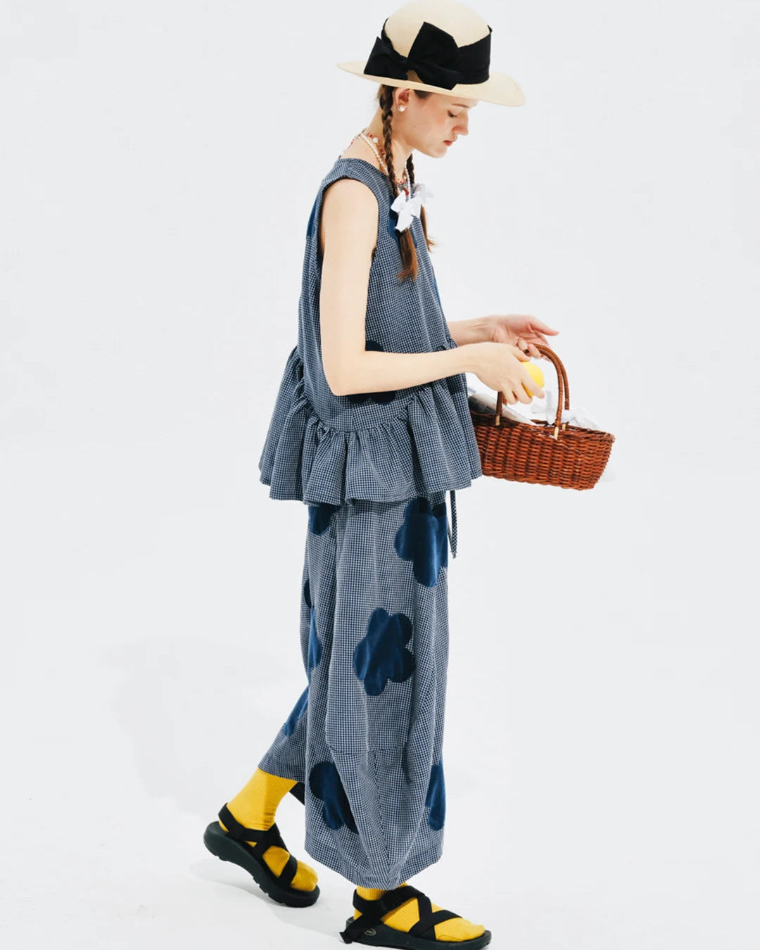 Textured Applique Knit Casual Vest