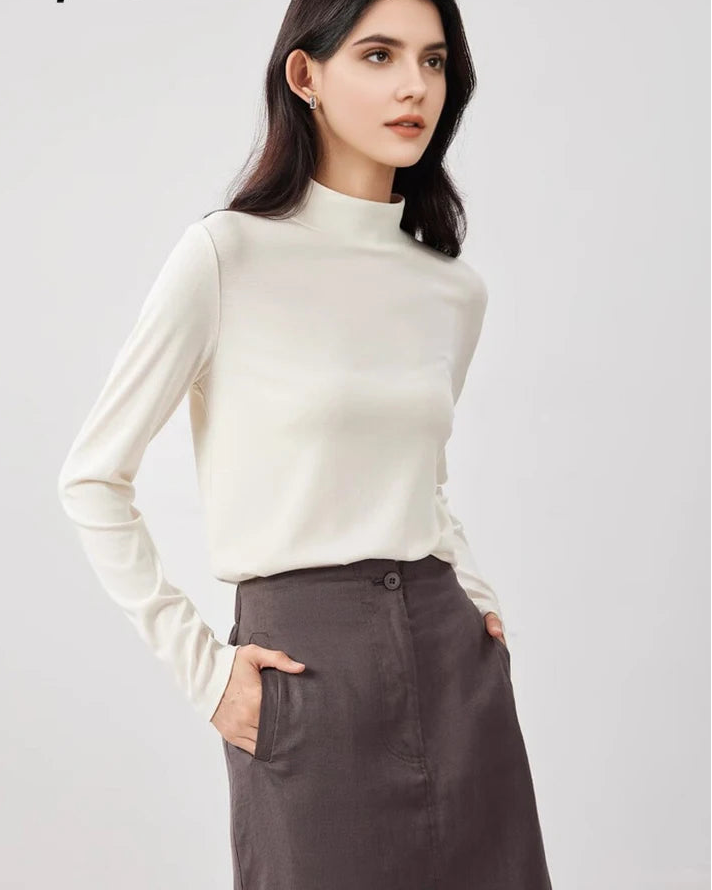 Wool-cotton-modal knit long-sleeve tee in mock neck. Climate-regulating, slim fit with medium stretch — a refined autumn-winter layering essential.