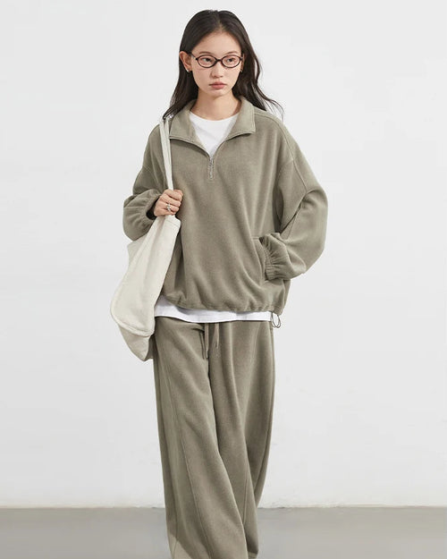 Women's green granular velvet stand-collar zip top and pleated wide-leg pants set, featuring opaque soft texture and loose fit for sporty office wear or autumn layering.