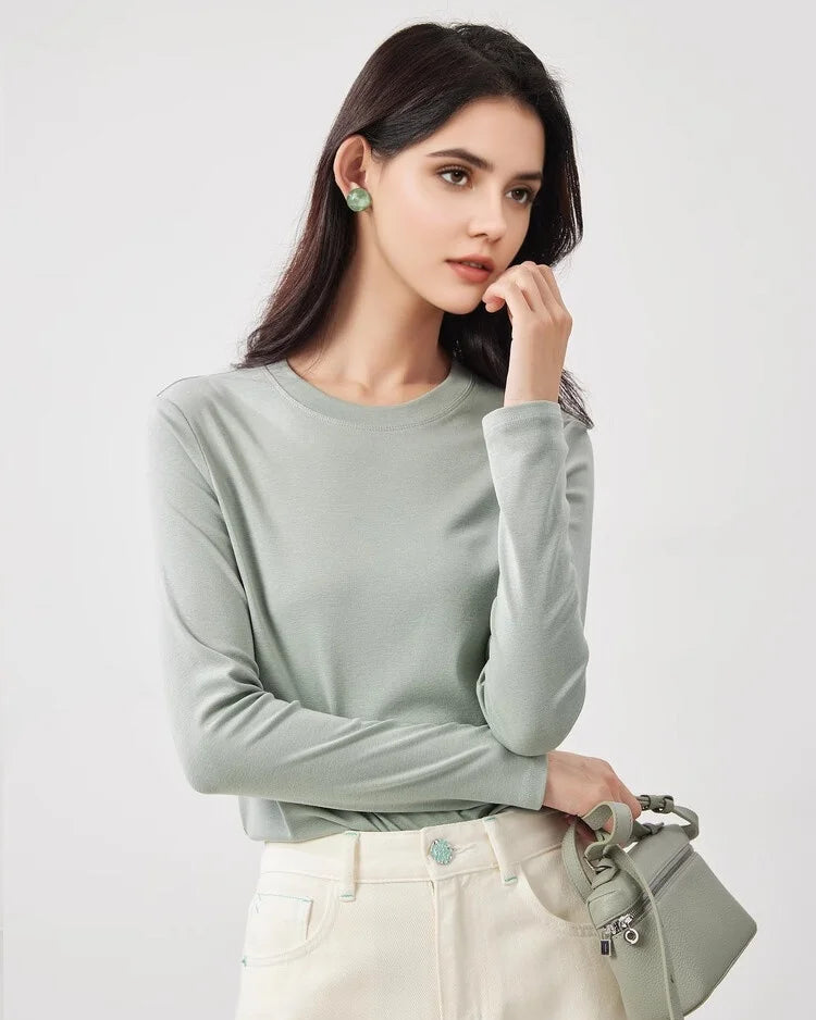 Wool-cotton-modal knit long-sleeve O-Neck tee in round . Climate-regulating, slim fit with medium stretch — a refined autumn-winter layering essential.