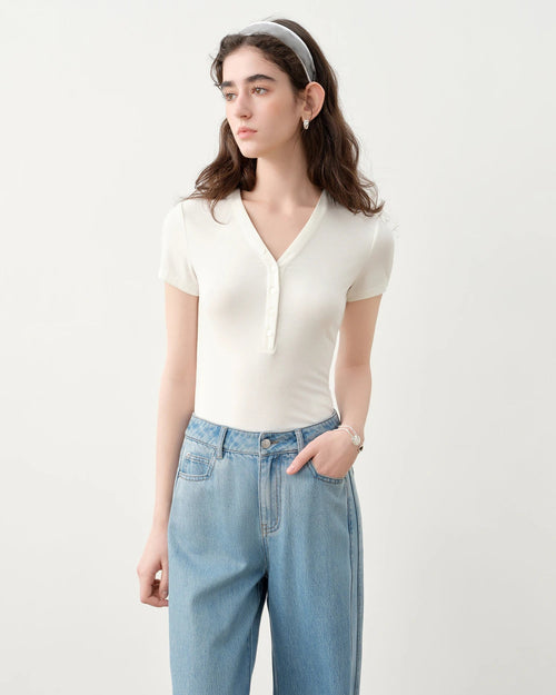 Slim V-Neck Knit Short Sleeve Top