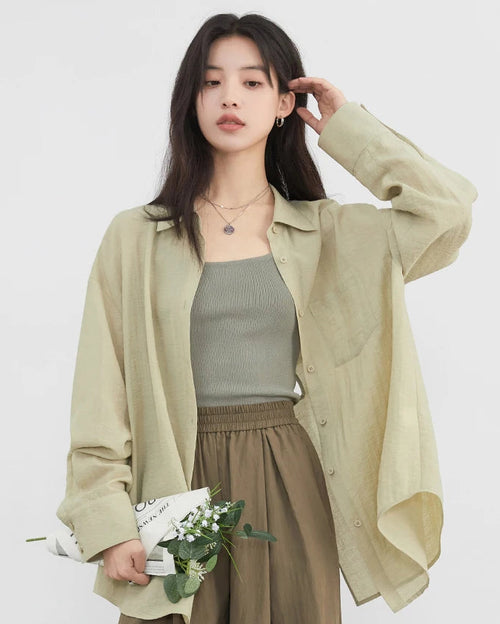 Loose-Fitting Long-Sleeved Shirt With Open Back