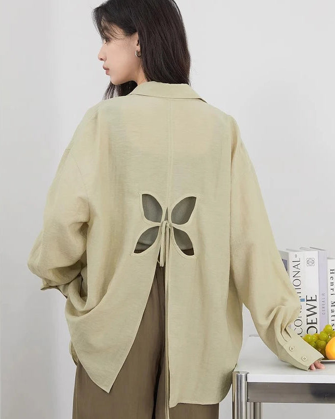 Loose-Fitting Long-Sleeved Shirt With Open Back