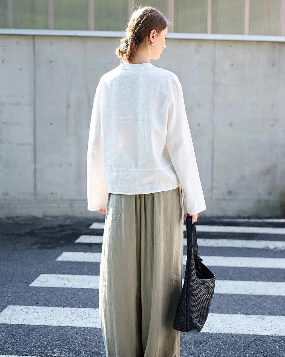 Loose-Fit Linen V-Neck Long-Sleeve Shirt