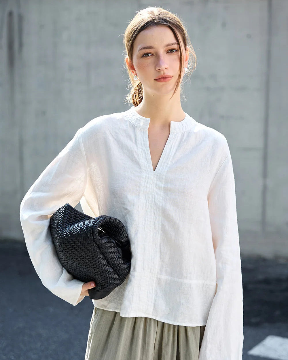 Loose-Fit Linen V-Neck Long-Sleeve Shirt