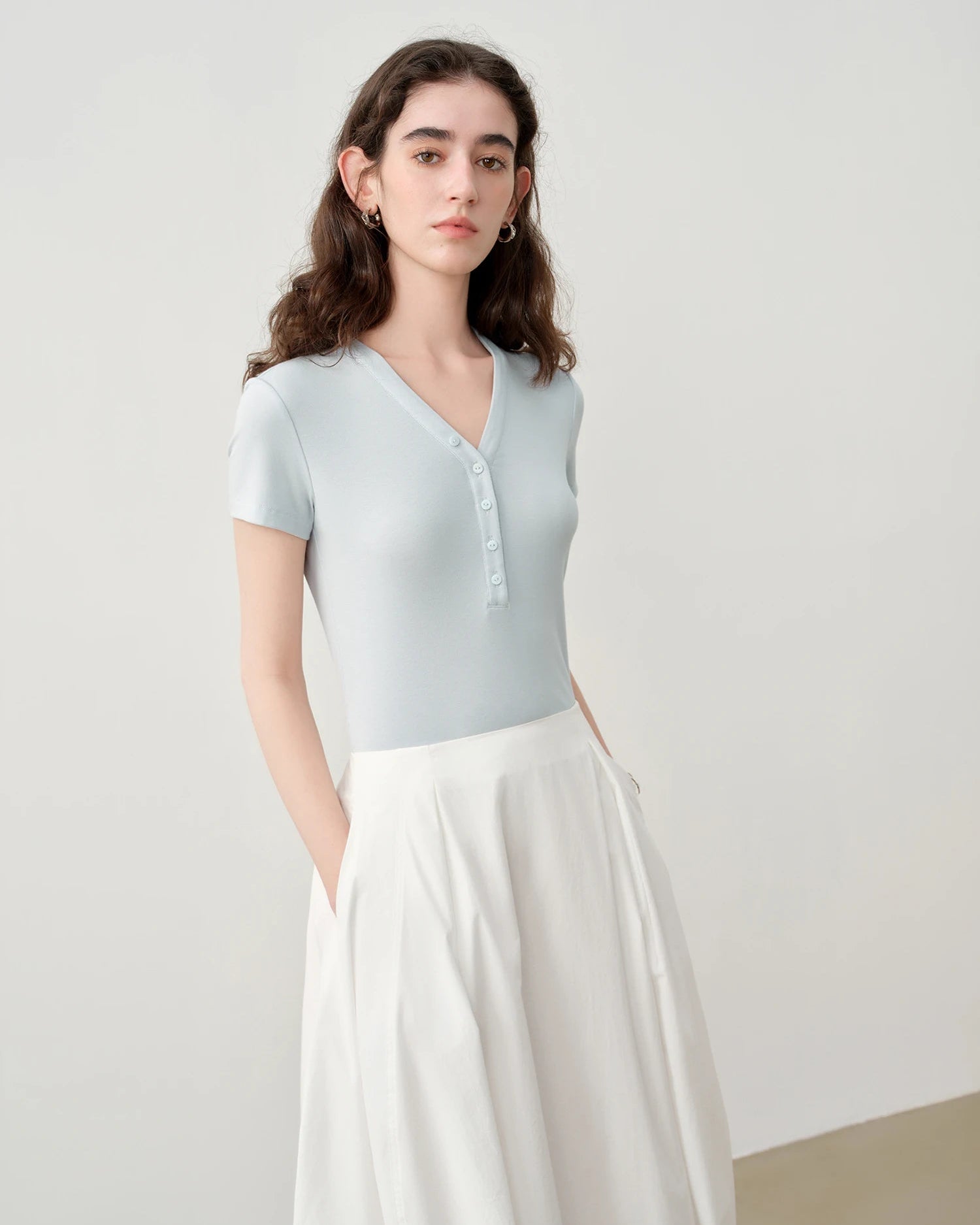 Slim V-Neck Knit Short Sleeve Top