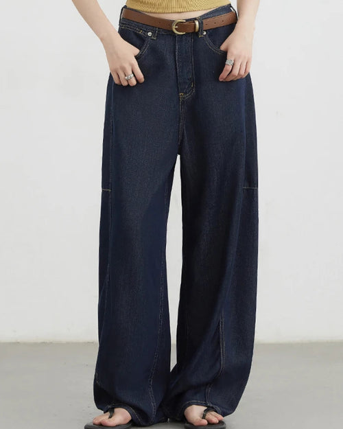 Effortlessly chic high-waist wide leg jeans in breathable Lyocell. Loose, relaxed fit with a flattering silhouette.