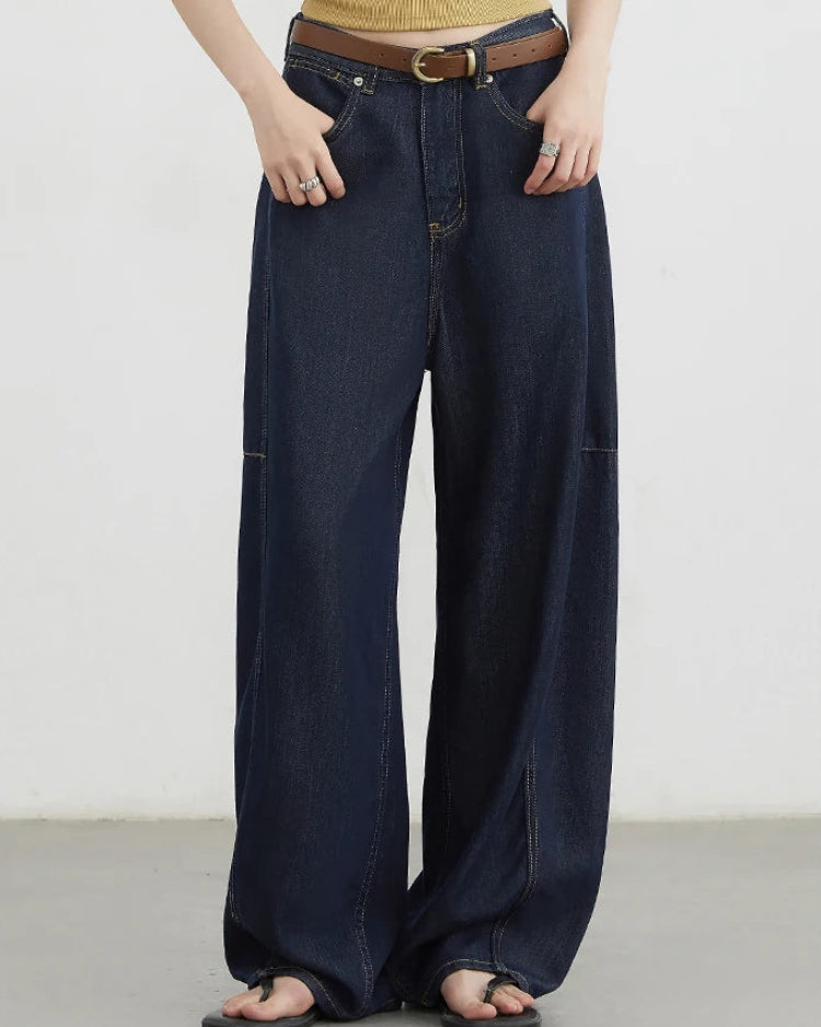 Effortlessly chic high-waist wide leg jeans in breathable Lyocell. Loose, relaxed fit with a flattering silhouette.