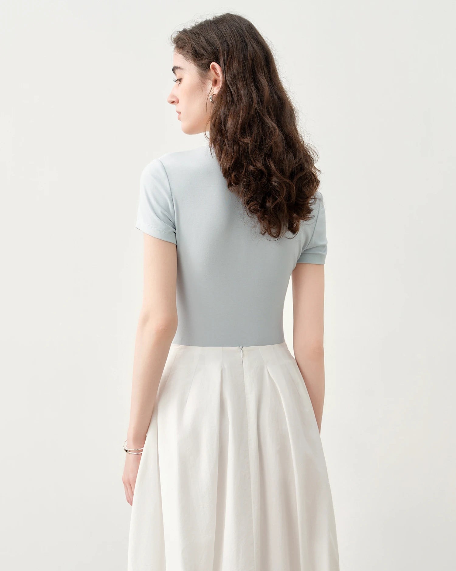 Slim V-Neck Knit Short Sleeve Top
