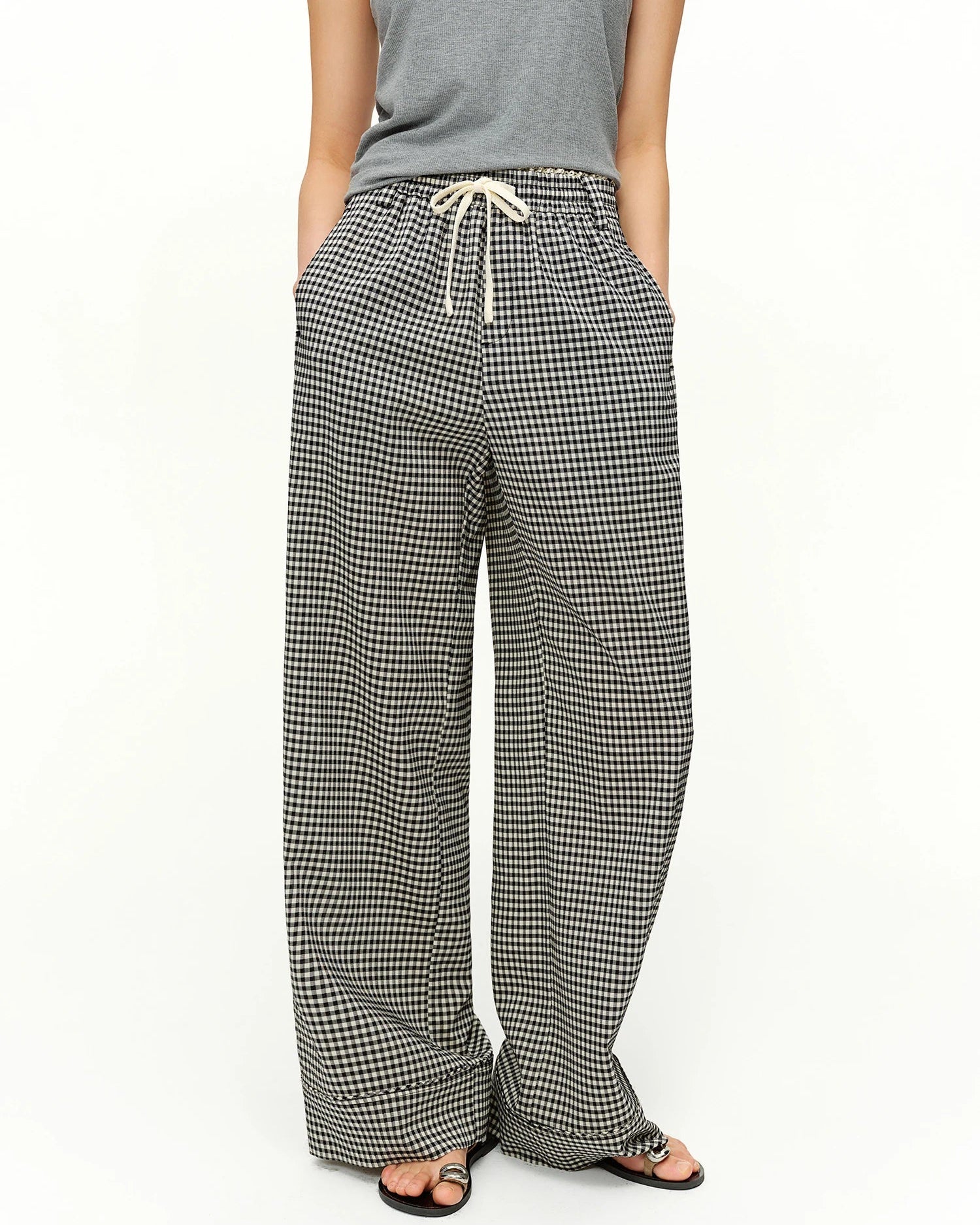 High-waist plaid straight-leg trousers in lyocell-acetate blend with slight stretch. Polished, office-ready drape for effortless spring-summer style.