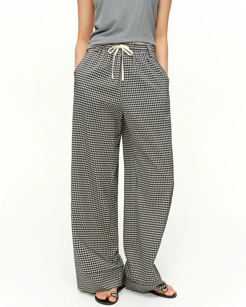High-waist plaid straight-leg trousers in lyocell-acetate blend with slight stretch. Polished, office-ready drape for effortless spring-summer style.