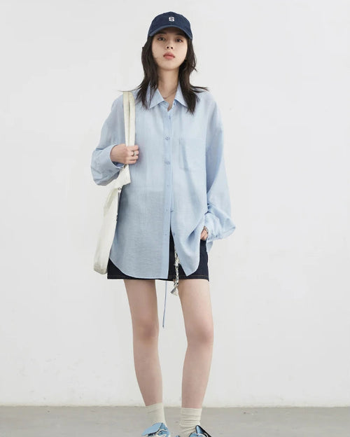 Loose-Fitting Long-Sleeved Shirt With Open Back