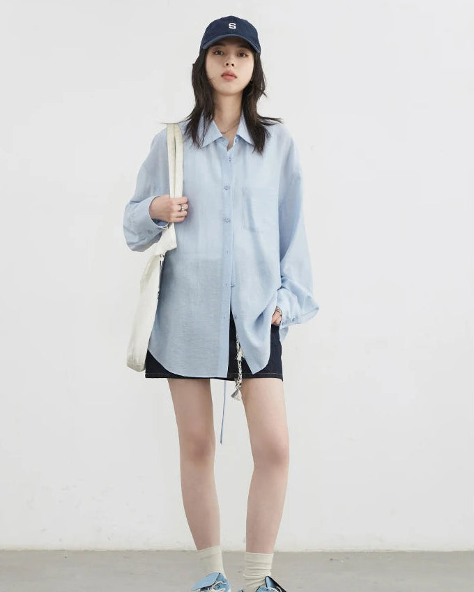 Loose-Fitting Long-Sleeved Shirt With Open Back